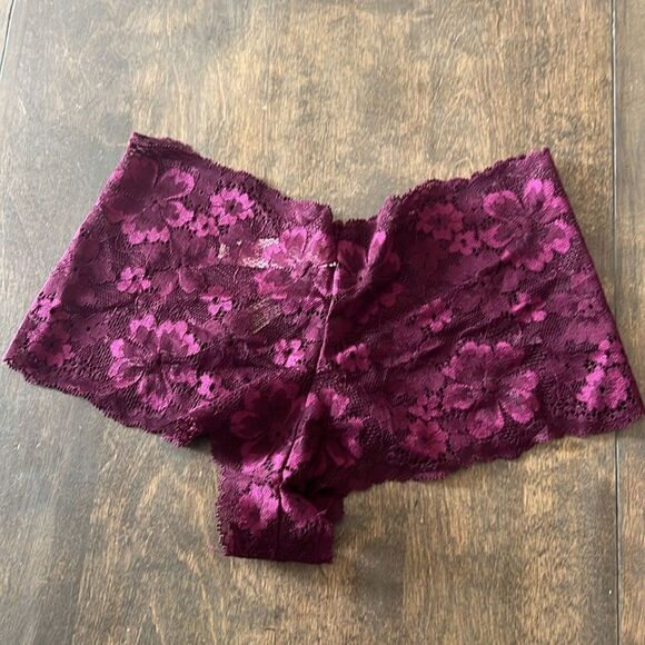 Victorias Secret BODY BY VICTORIA
Lace Boyshort Shortie Panty Cheeky - Picture 3 of 10